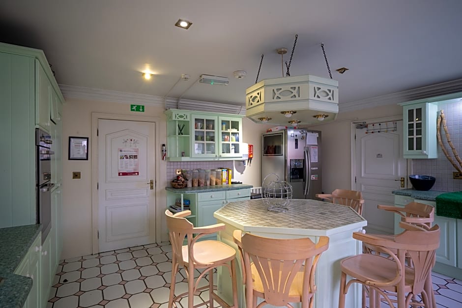 Oakcroft Guest House Manchester Airport