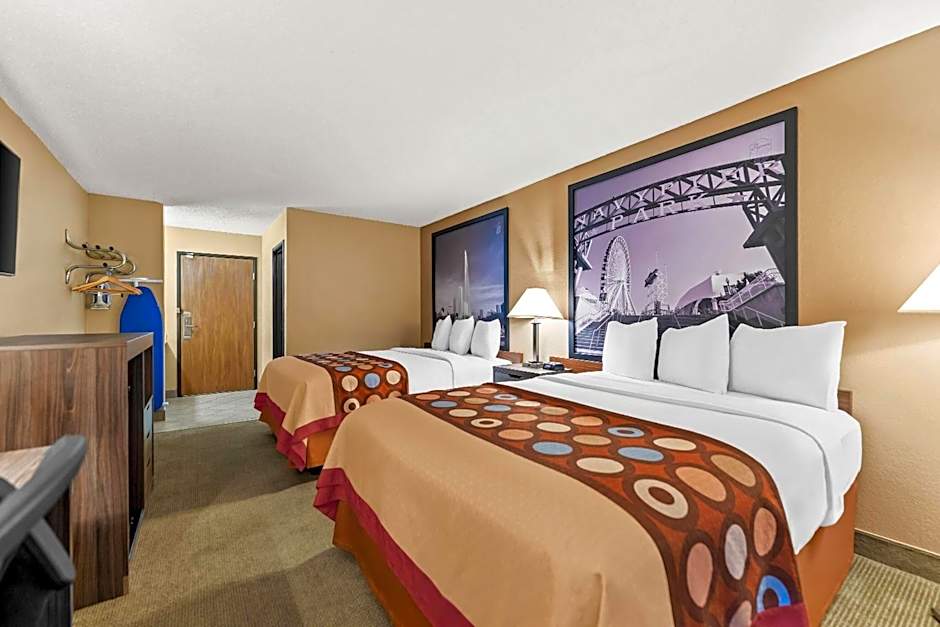 Super 8 by Wyndham Elgin