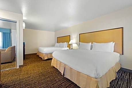 Queen Room with Two Queen Beds - Pet Friendly