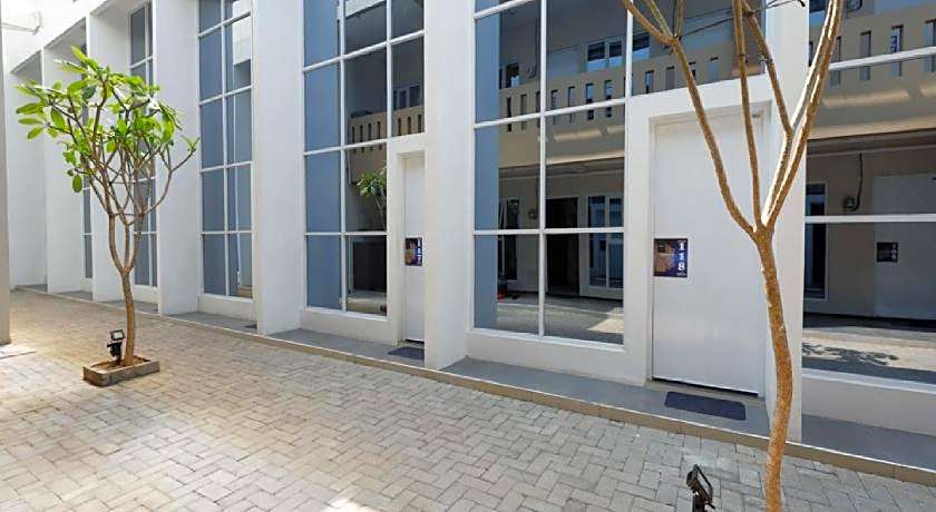 RedDoorz Plus near Paragon Mall Semarang