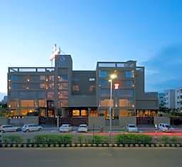 Five Petals Hotel & Banquets