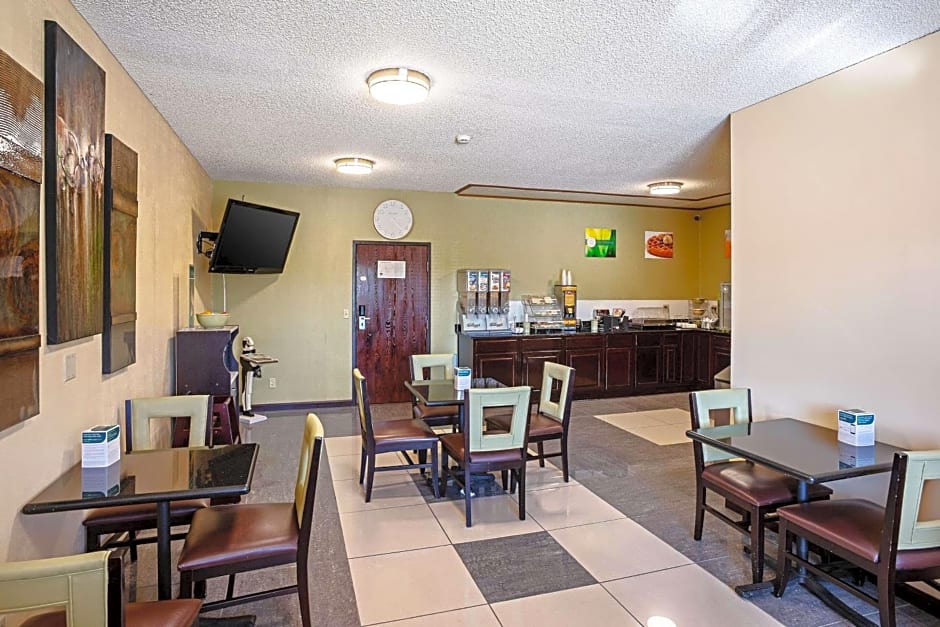 Quality Inn Galesburg near US Highway 34 and I-74