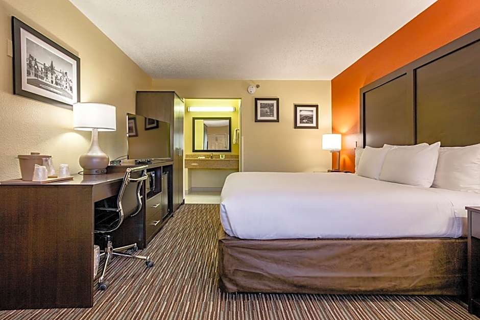 Clarion Pointe Biltmore Village