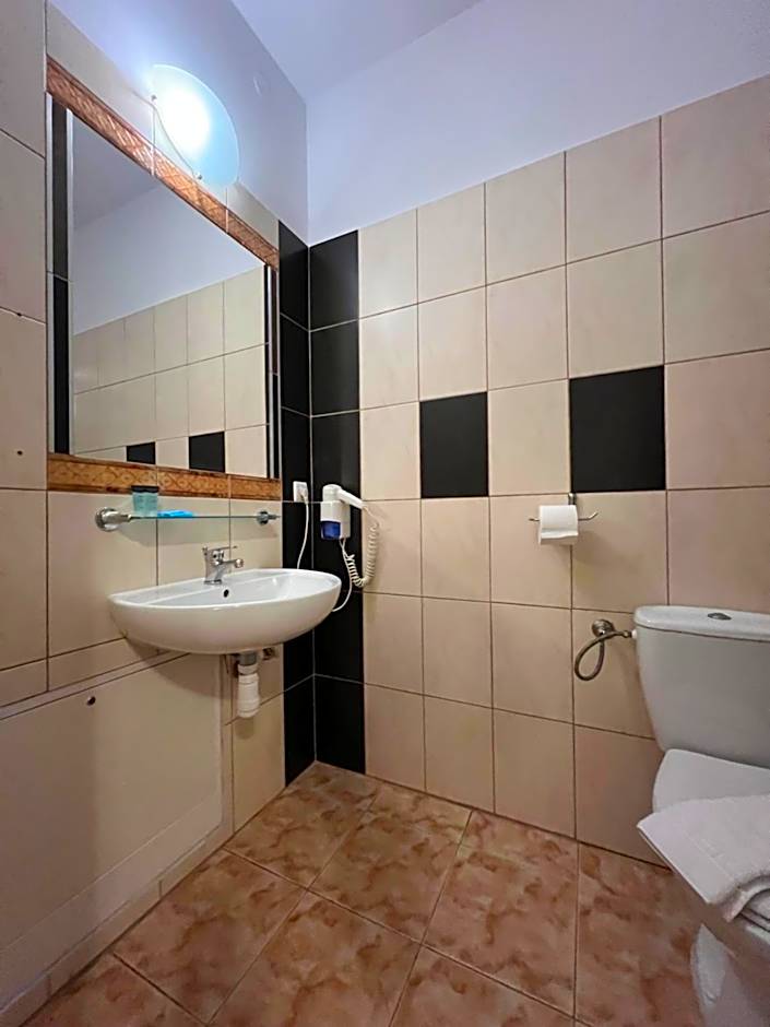 Lezzet PG B&B &TurkishRestaurant