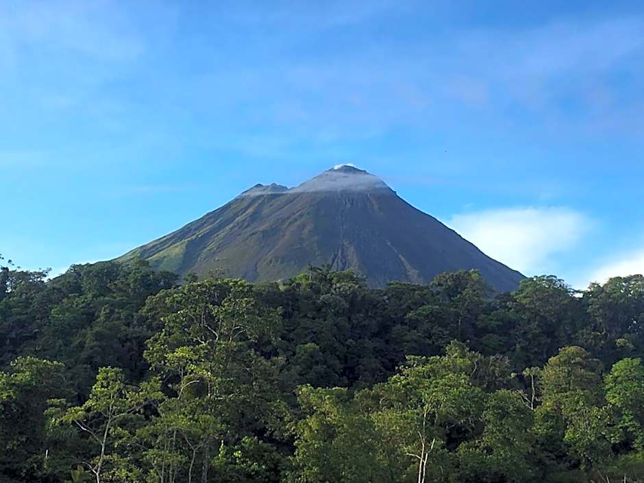 Amor Arenal (Adults Only)