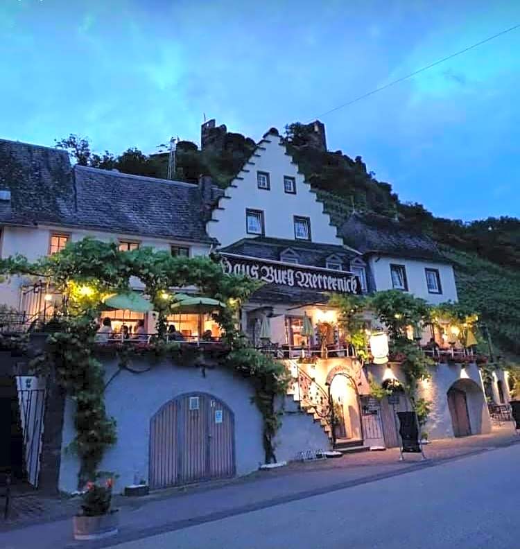 Hotel Haus Burg Metternich