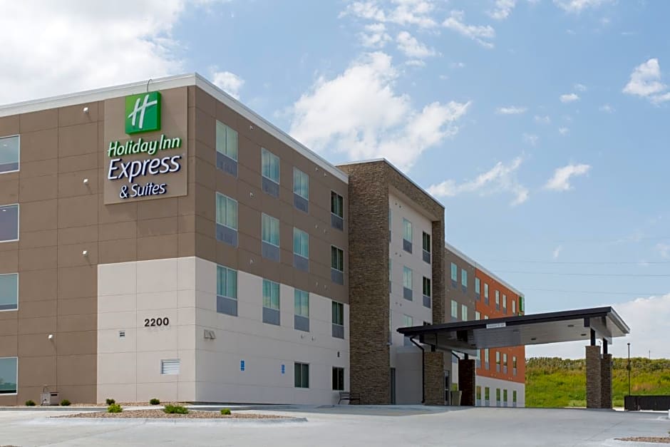 Holiday Inn Express & Suites Lincoln I - 80