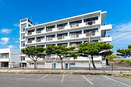 中心街まで車で5分以内｜玄関すぐ広々無料駐車場｜高速WiFi｜衣類乾燥機｜バストイレ別室