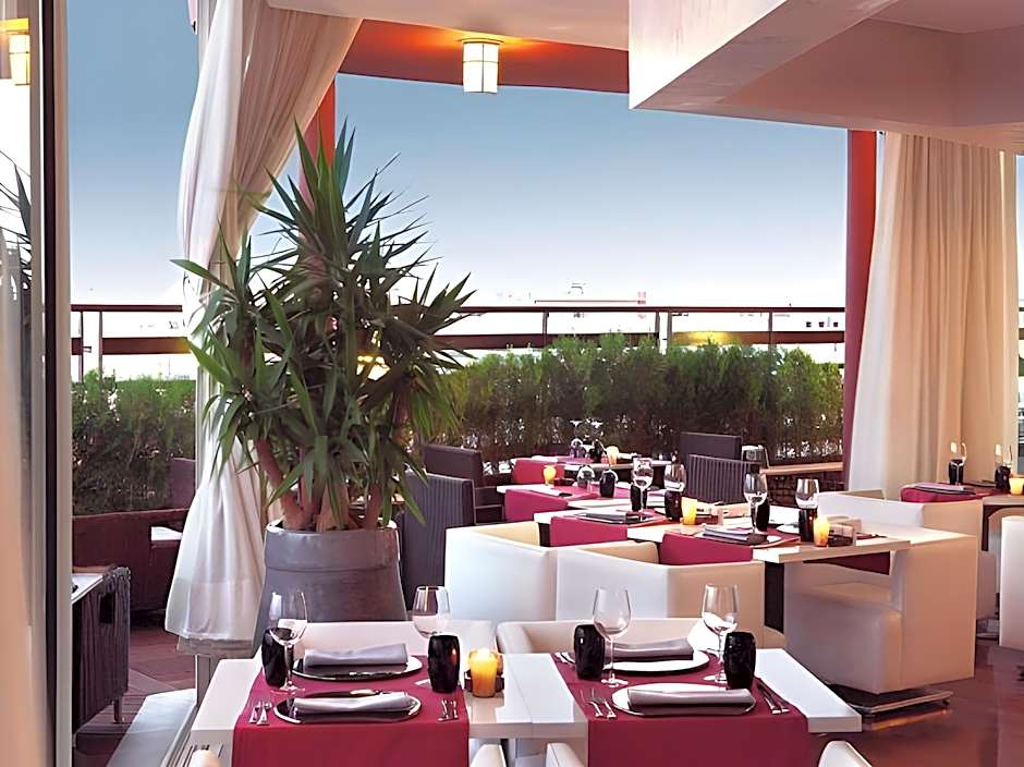 La Renaissance Hotel