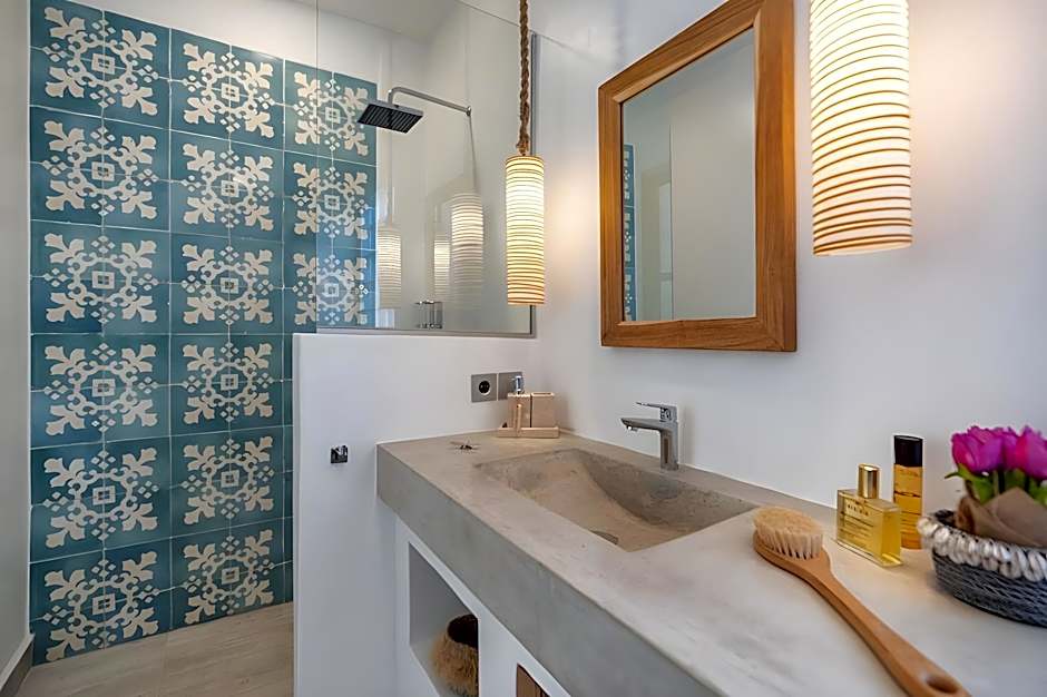 Seaesta Komodo Hostel & Hotel