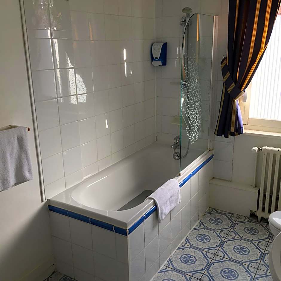 Photo 1 of 7 of Double Room