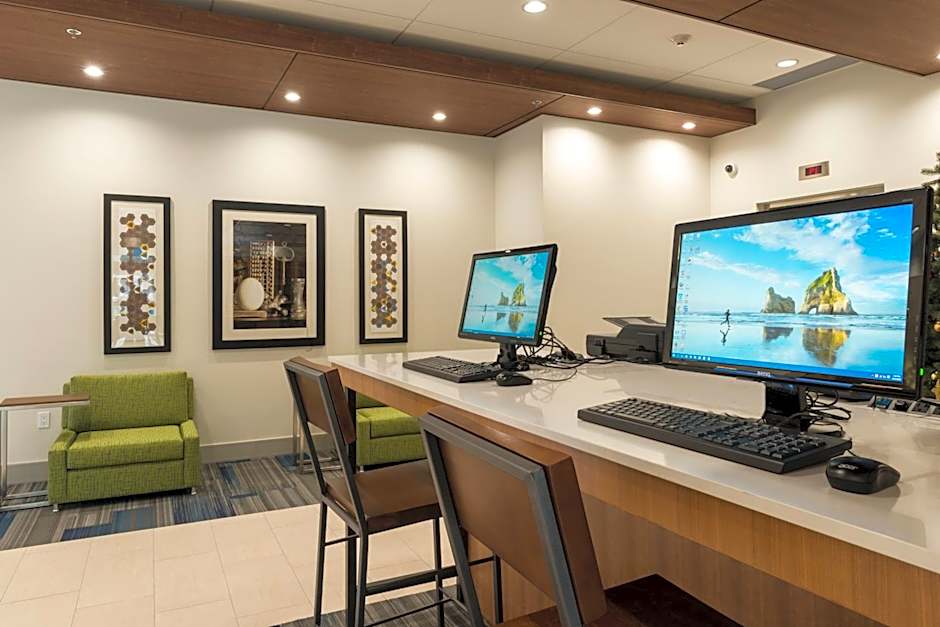 Holiday Inn Express & Suites Victoria-Colwood By IHG