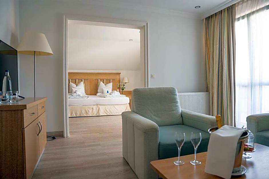 MAXIMILIAN Grand Hotel