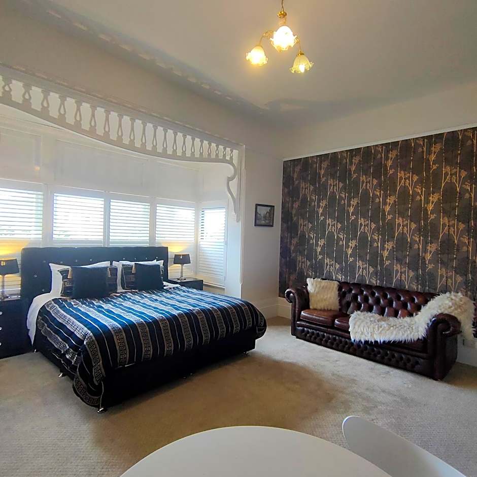 Photo 1 of 12 of Studio 1 King Bed