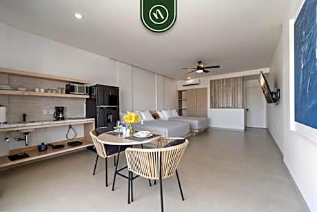 Amazing 2BR Condo with Terrace Overlooking the Marina