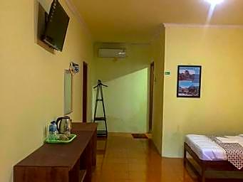 Roemah Beong Syariah at Desa Wisata Kembanglimus Mitra RedDoorz