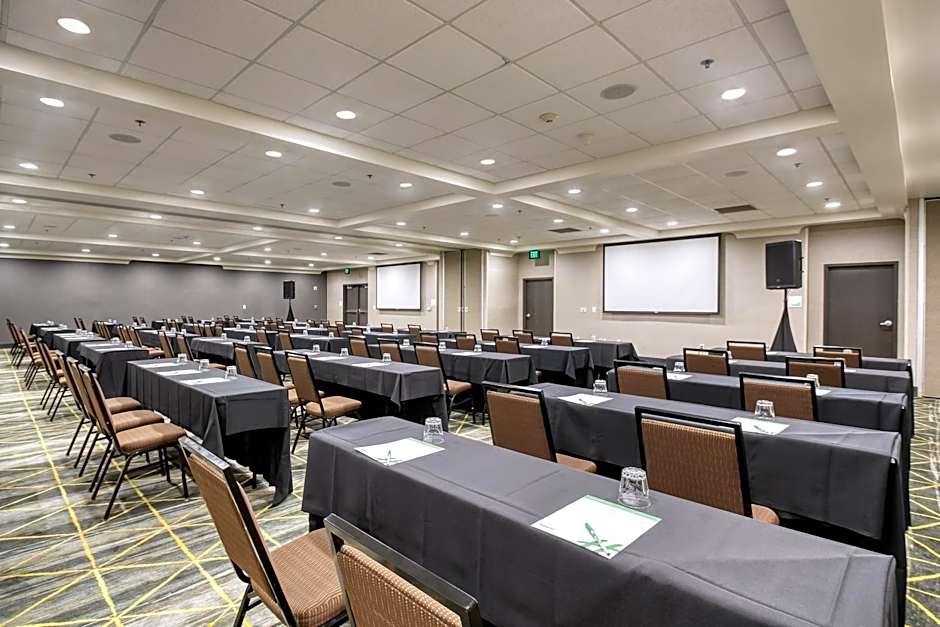 Holiday Inn & Suites Atlanta Airport North By IHG