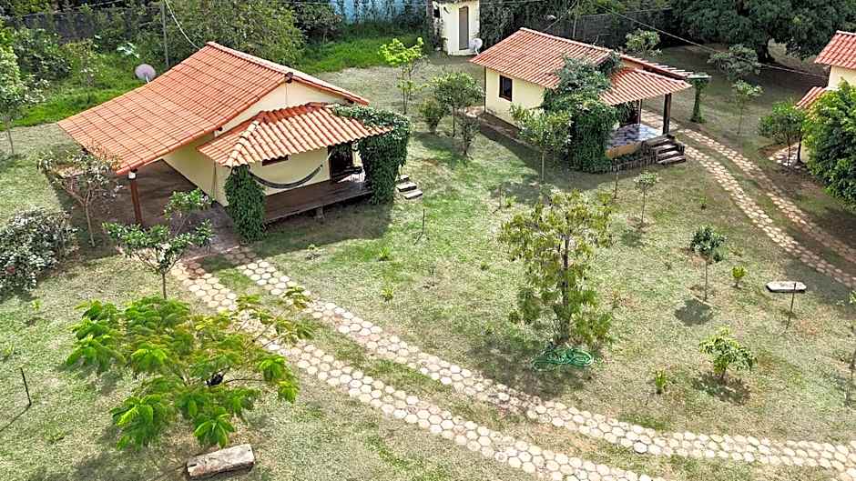 Chalés Vila Carrancas - Ao lado do centro com piscina, cozinha completa e muita tranquilidade