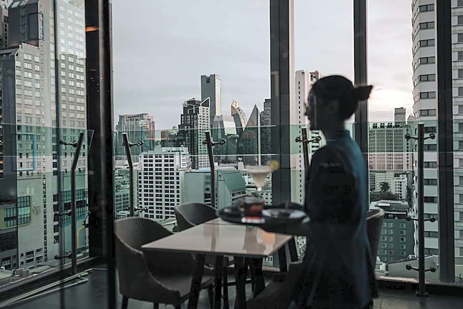 Solitaire Bangkok Sukhumvit 11