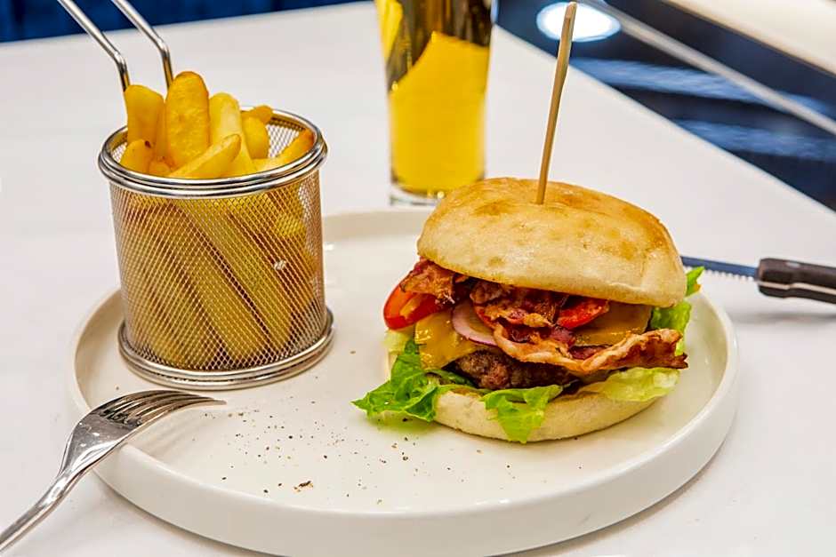 Silver Crown Hotel & Residence, Palace Quarter