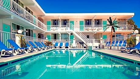 Daytona Inn and Suites