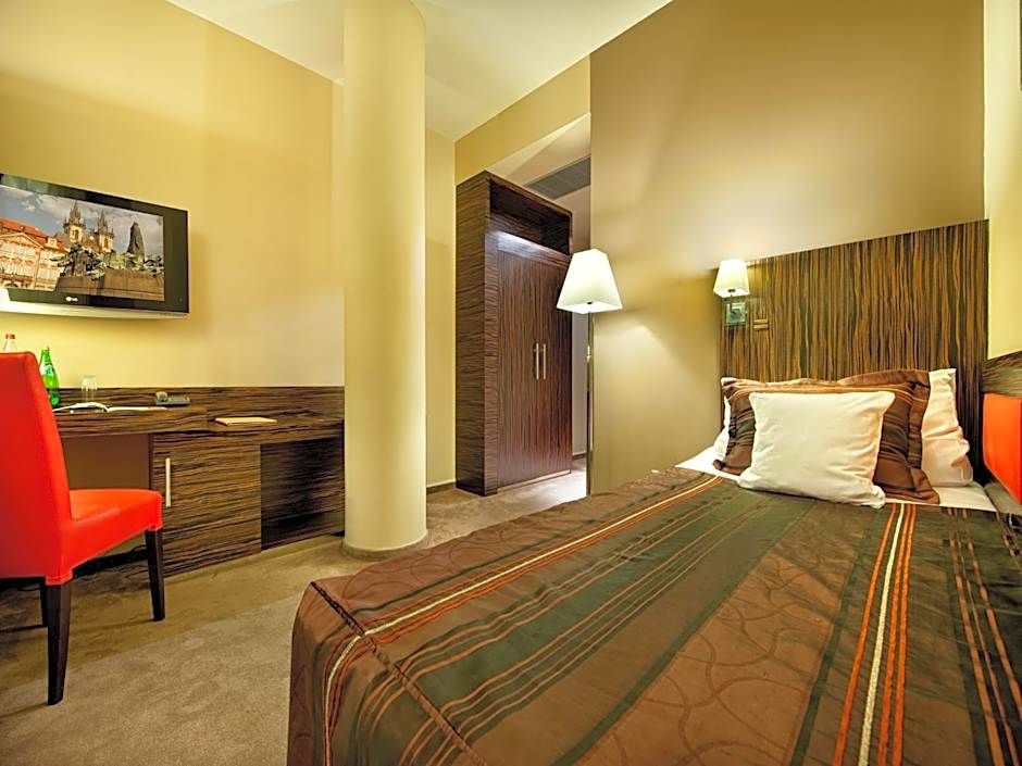 Ea Hotel Crystal Palace