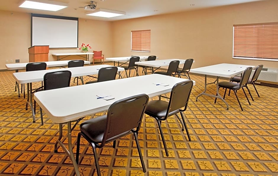 Candlewood Suites Springfield, an IHG Hotel