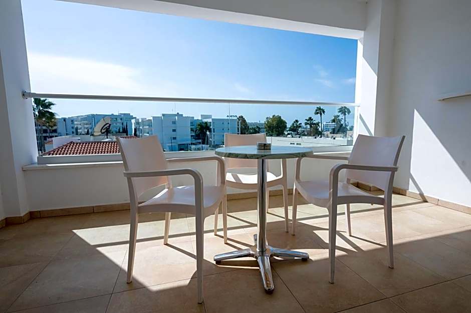 New Famagusta Hotel & Suites