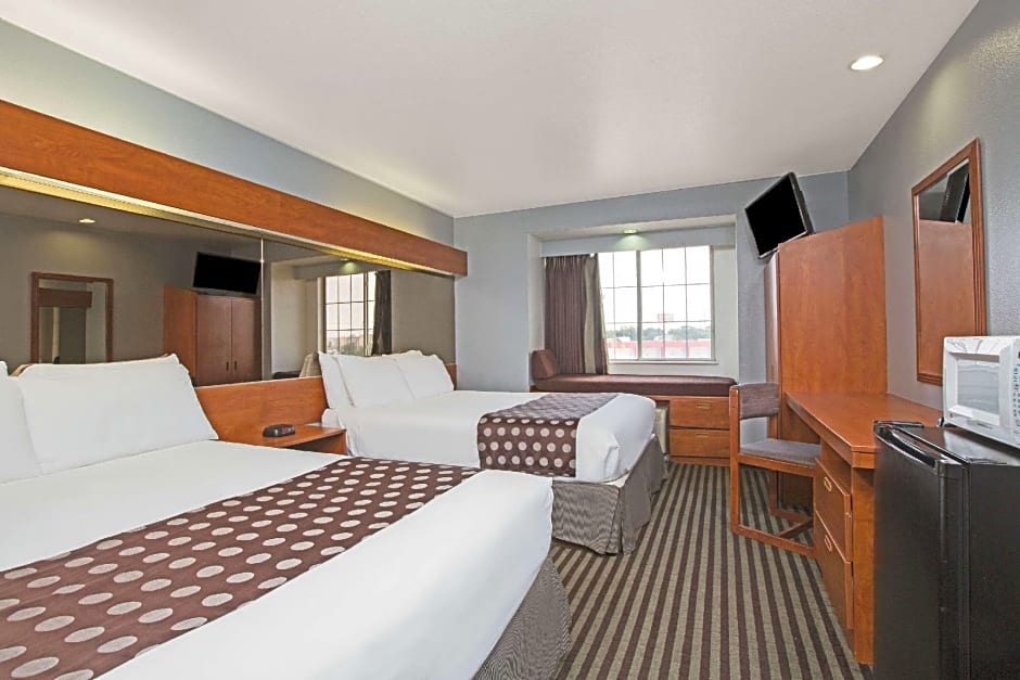 Microtel Inn & Suites by Wyndham Garland/Dallas