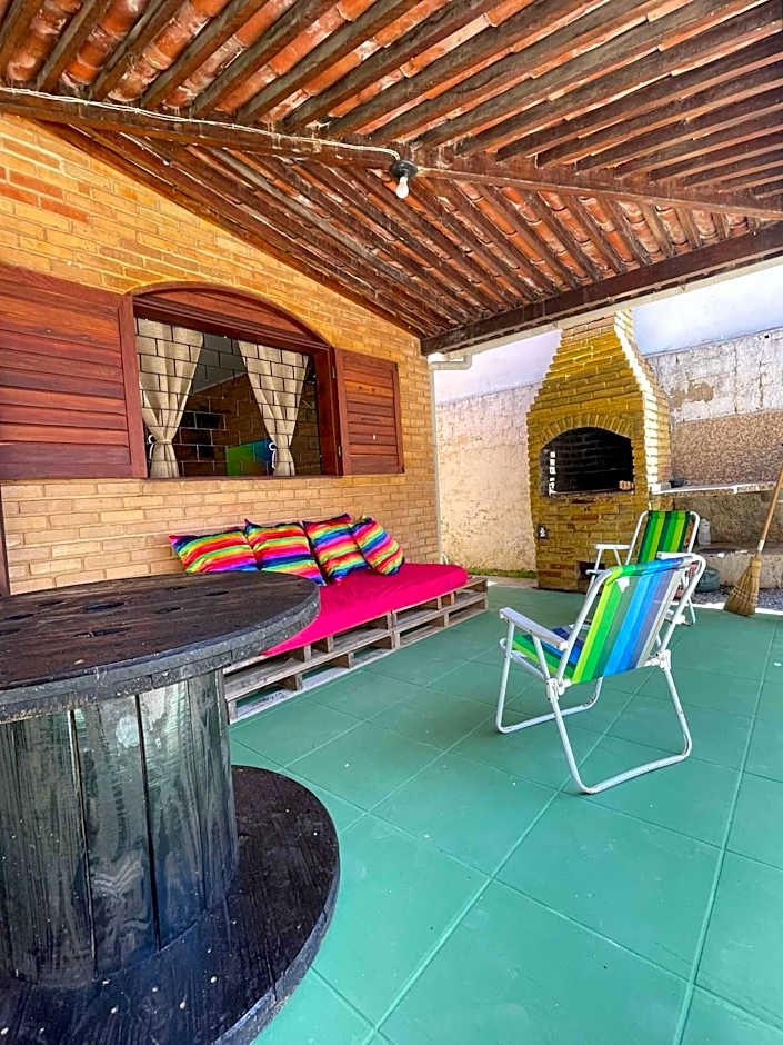 Pousada São Jorge 1 MIN A PÉ DA PRAIA Casa de família, simples e aconchegante, Na Av principal da praia café disponível até 12hs cozinha completa e churrasqueira disponível para uso ar cond das 20hs as 8 30