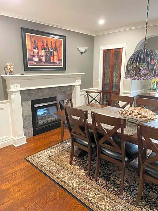 Character Stay across Swan Lake Nature Sanctuary