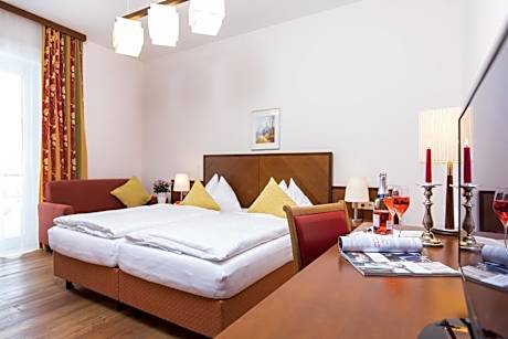 Double Room with Lake View