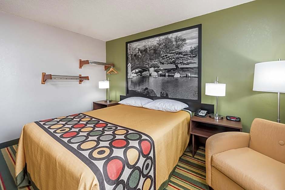 Super 8 by Wyndham Bloomington/Normal