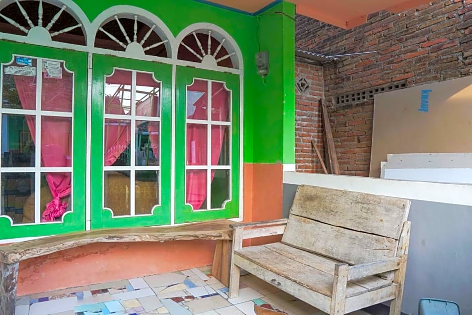 Hotel O Gandrung Payungan Family InnNearStasiun Banyuwangi Kota