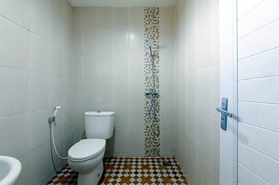 RedDoorz near Palembang Trade Center 3