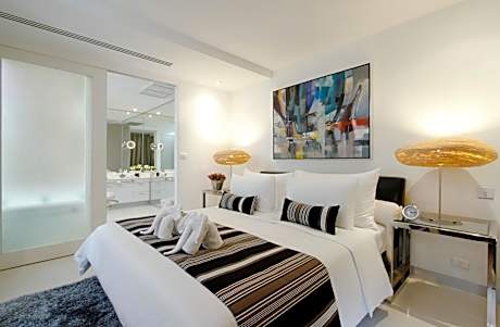 Grand Deluxe One-Bedroom Suite - Pool Access