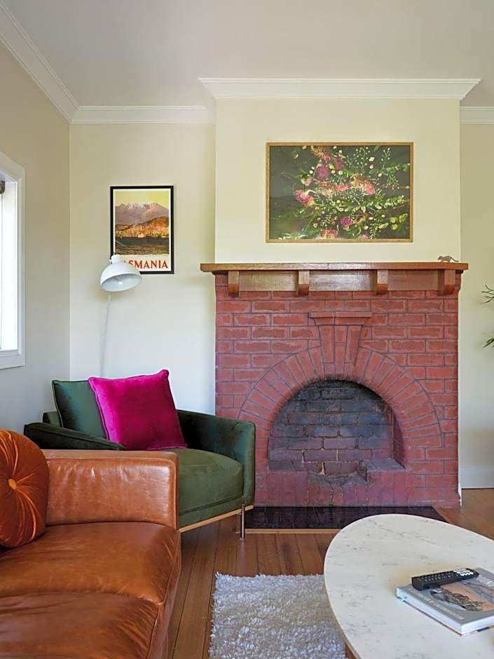 Comfort in Sandy Bay next to the Rivulet