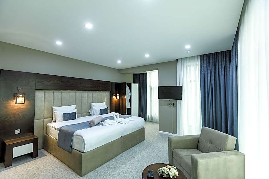 Parallel Hotel