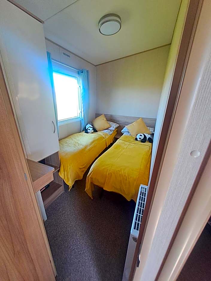 N & V Caravan Sand le mere