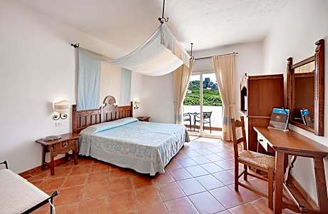 Classic Triple Room (3 Adults)