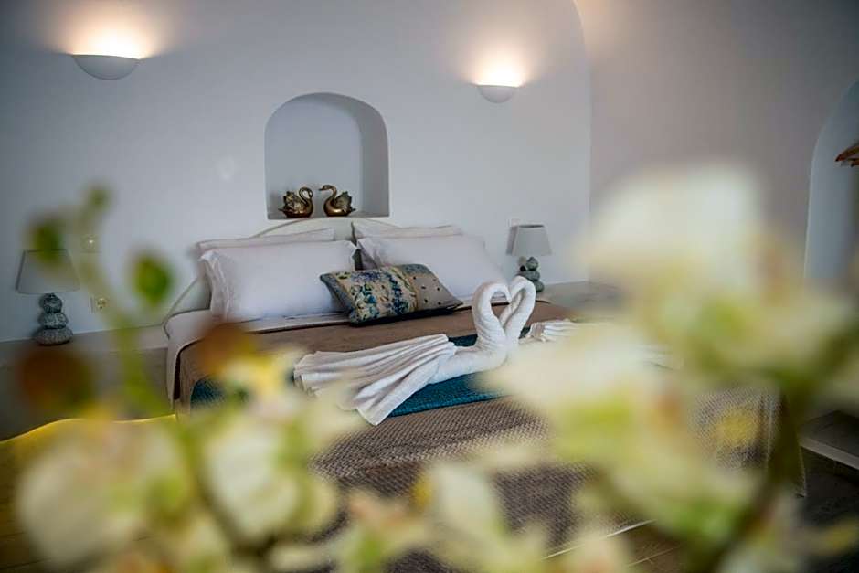 Sun Angelos Oia - Luxury Cave Suites