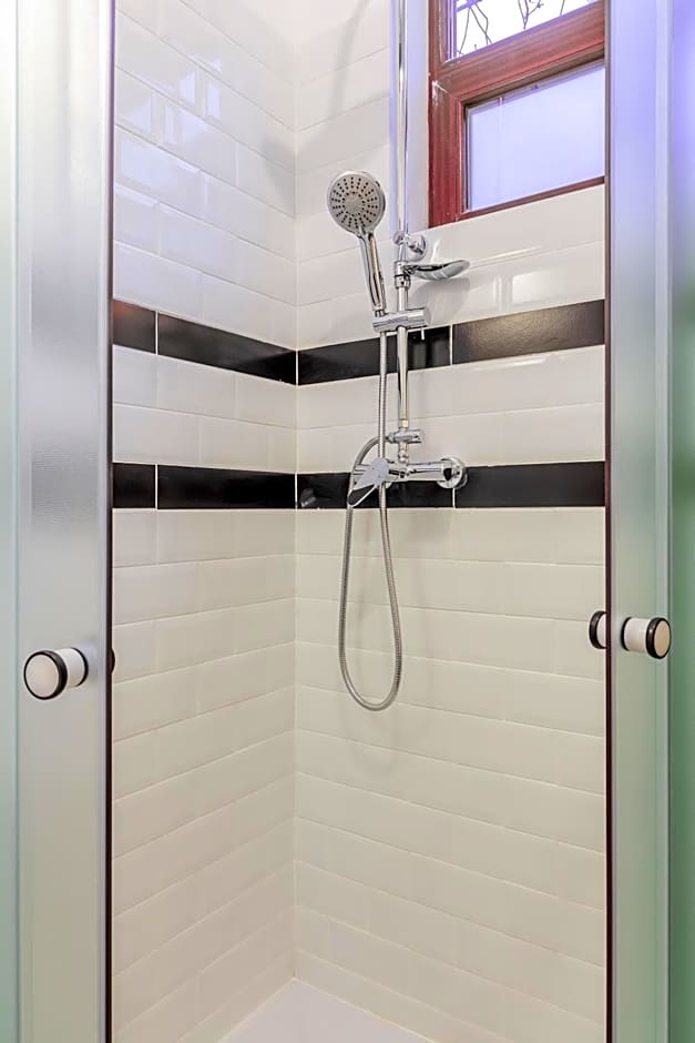 CHÂTEAU: Upscale Suites in Bucharest's Historical Center!