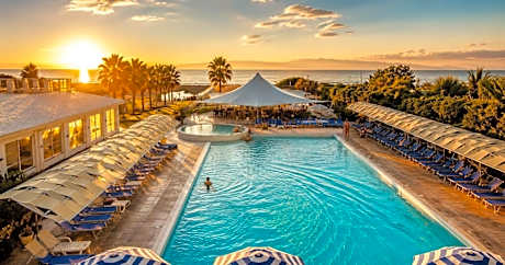 Medea Beach Resort - Cultural Stay near Amalfi Coast & Paestum