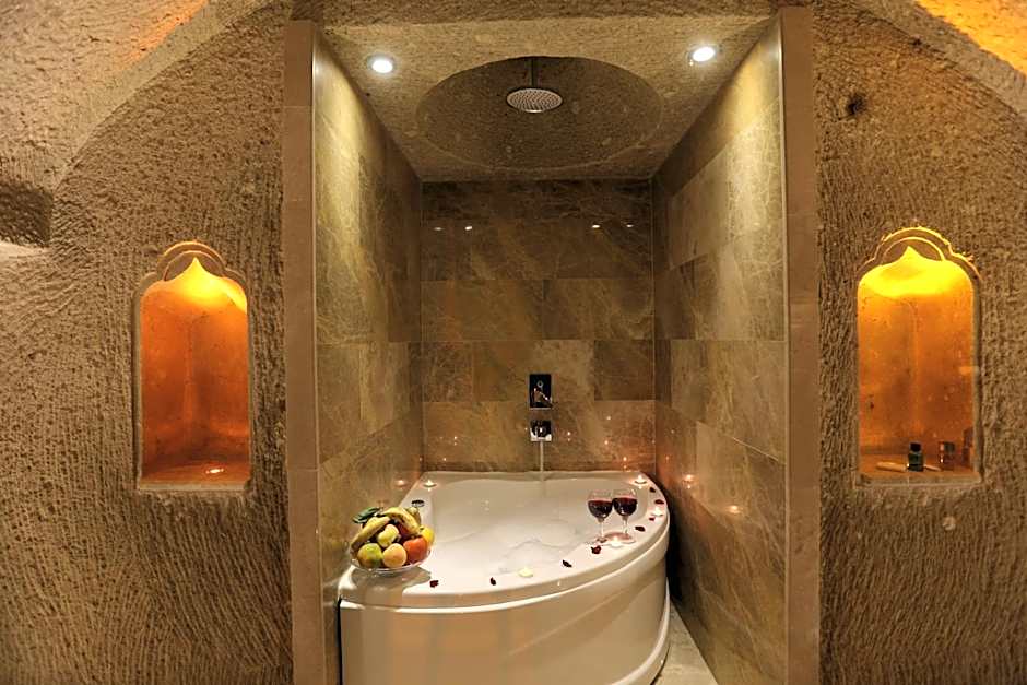 Abu Hayat Cave Suites