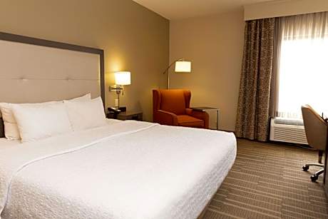 King Room with Accessible Tub - Mobility and Hearing Access/Non-Smoking