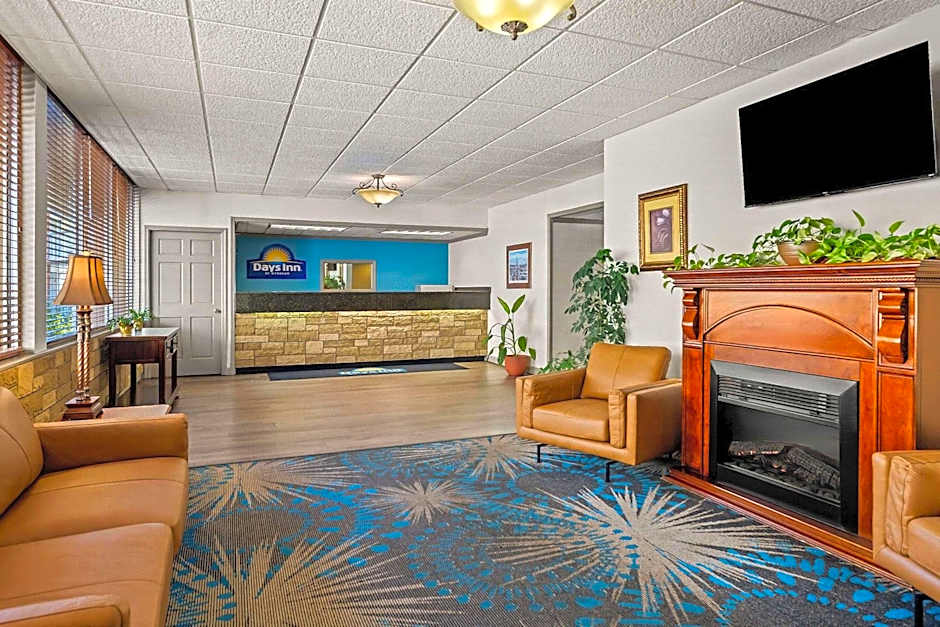 Days Inn by Wyndham Dubuque