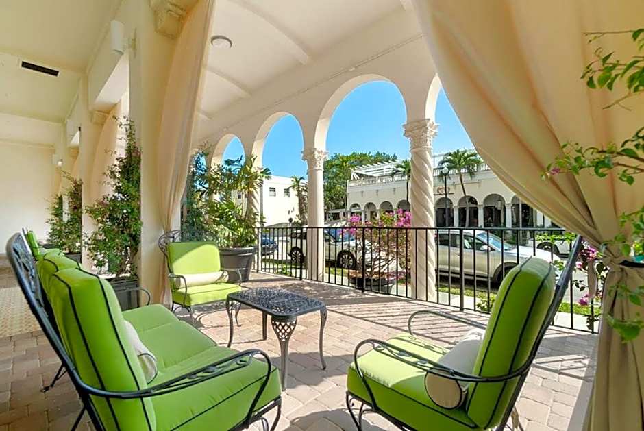 Renovated studio in the heart of Palm Beach - free parking, security box