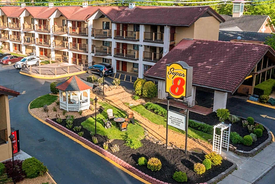 Super 8 by Wyndham Downtown Gatlinburg at Convention Center