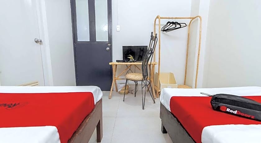 RedDoorz @ Ledesco Avenue Lapaz Iloilo