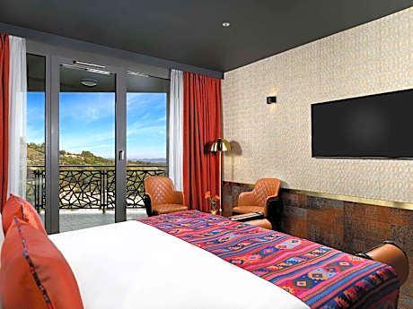 DELUXE ROOM, 1 KINGSIZE BED, VINEYARD HILLS VIE W, SAUNA